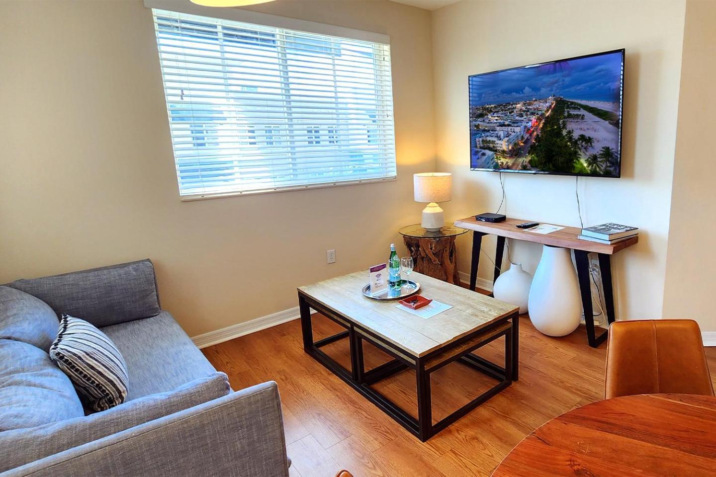 Dharma Home Suites South Miami At Red Road Commons Eksteriør billede