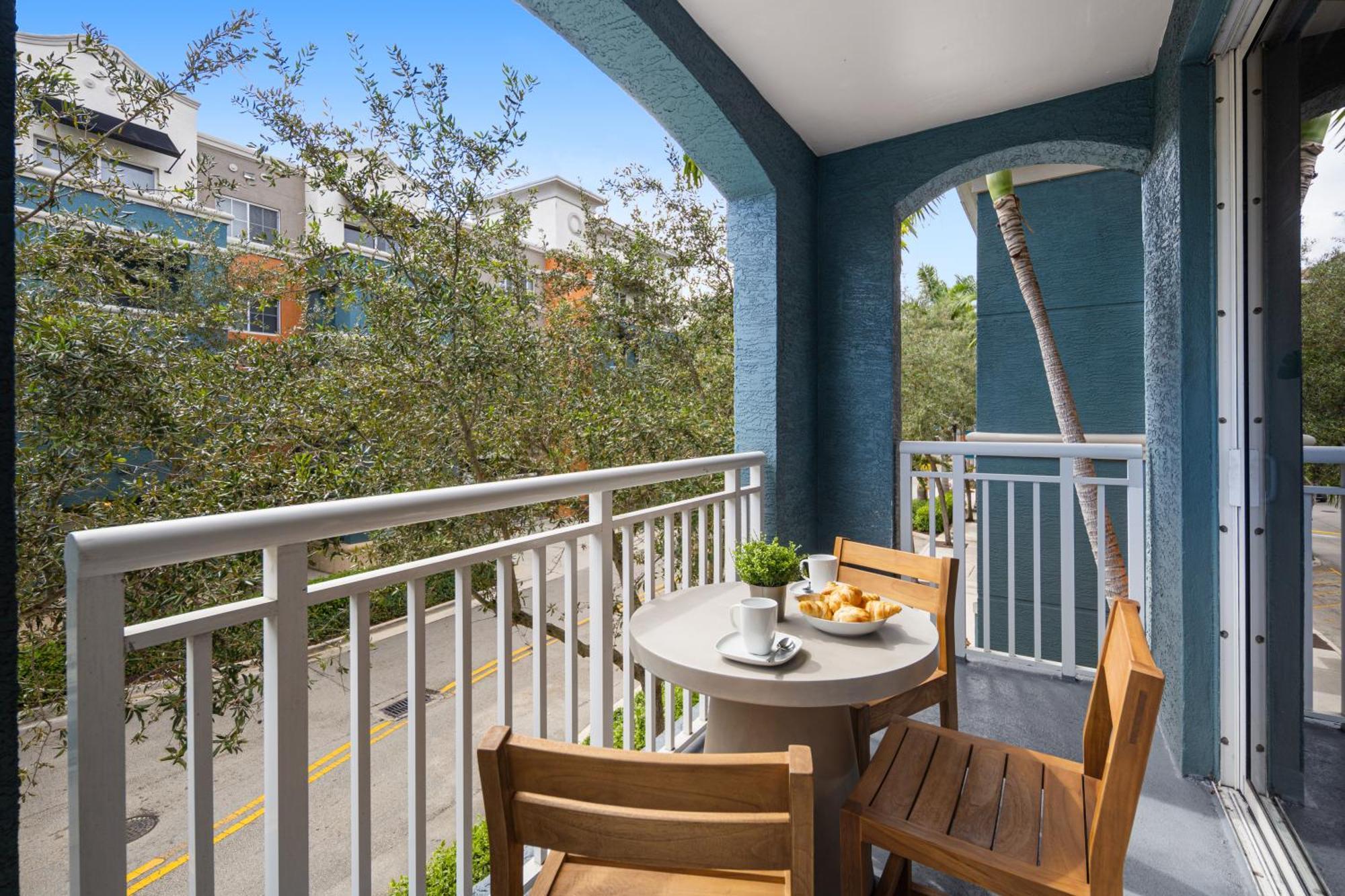 Dharma Home Suites South Miami At Red Road Commons Eksteriør billede
