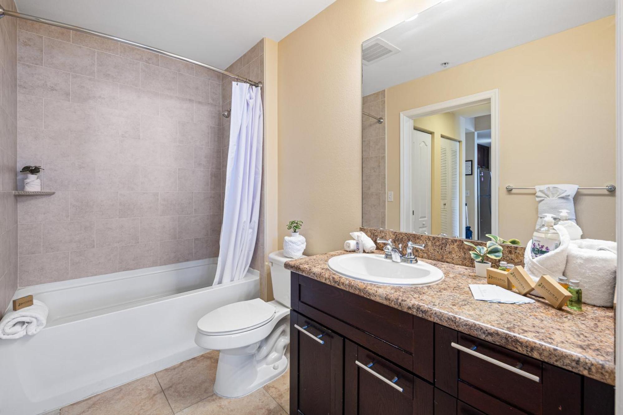 Dharma Home Suites South Miami At Red Road Commons Eksteriør billede
