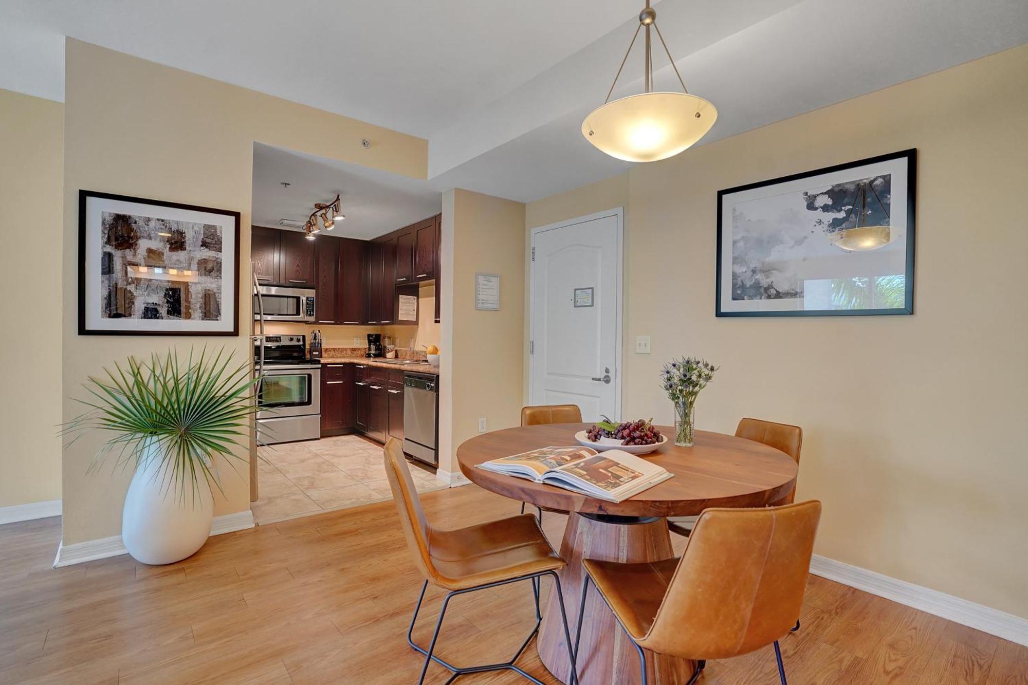 Dharma Home Suites South Miami At Red Road Commons Eksteriør billede