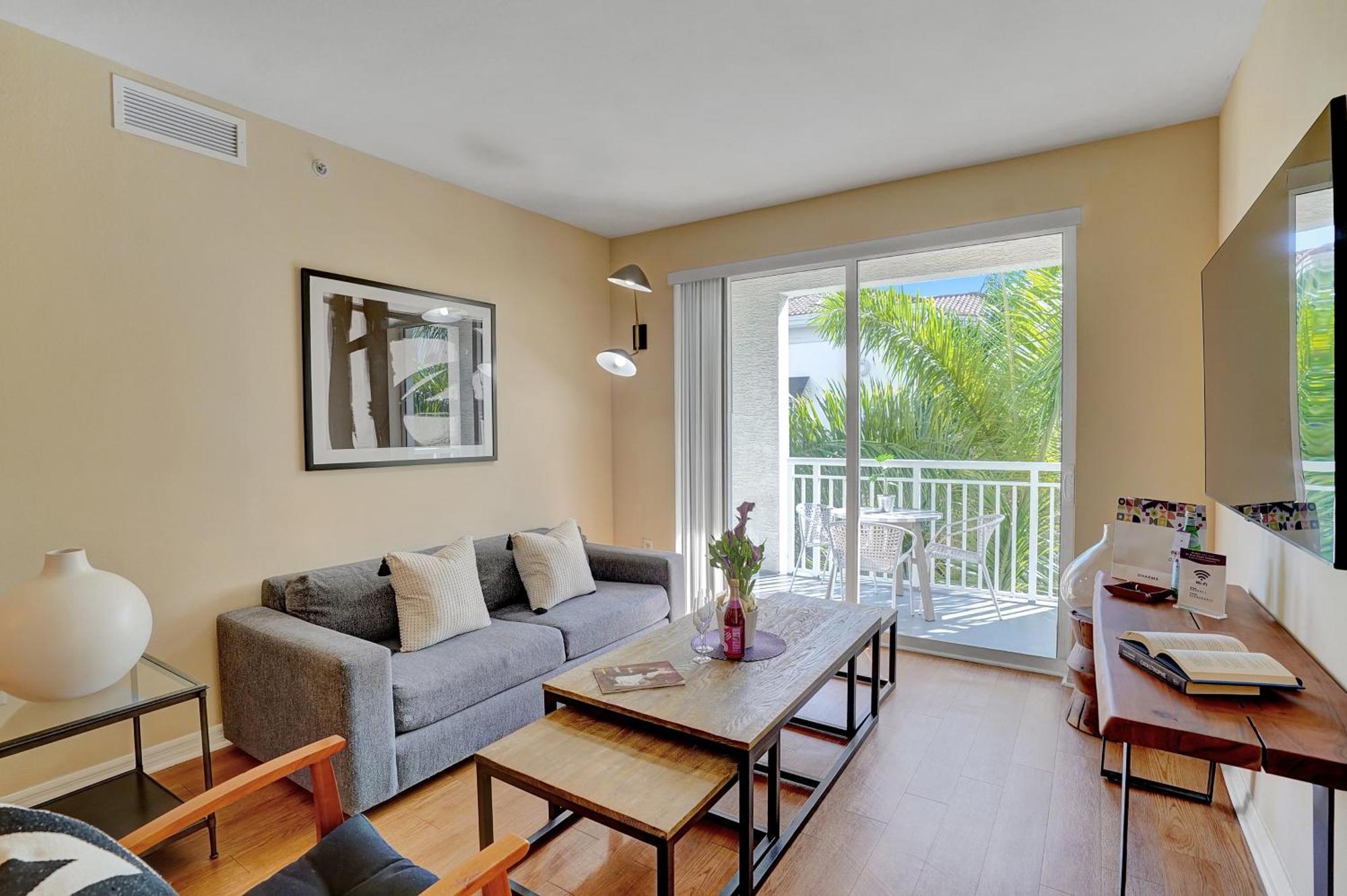 Dharma Home Suites South Miami At Red Road Commons Eksteriør billede