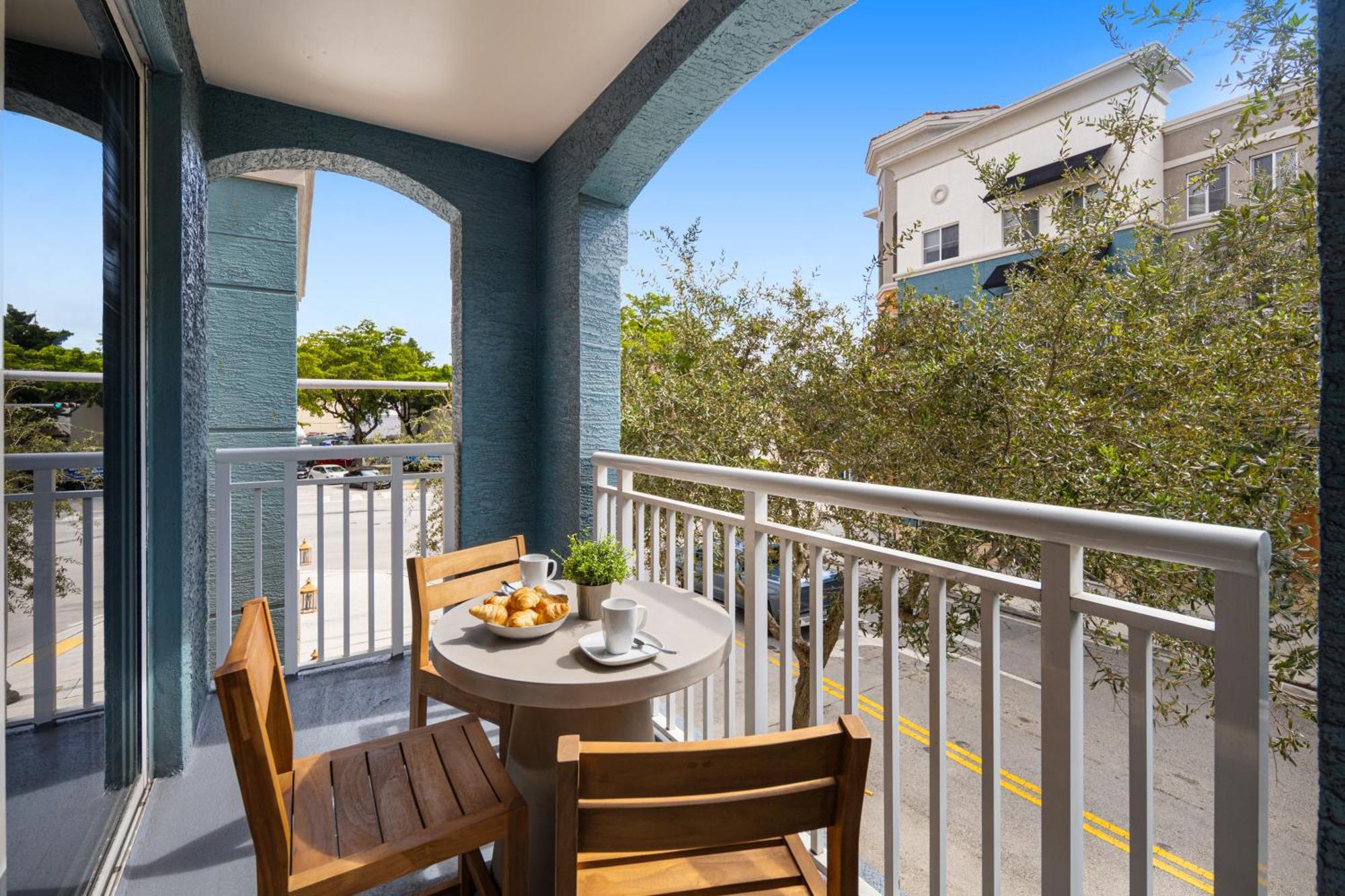 Dharma Home Suites South Miami At Red Road Commons Eksteriør billede